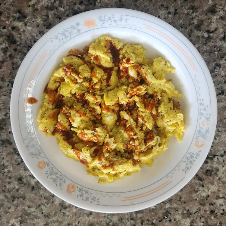 Classic Scrambled Eggs + Pizzaz