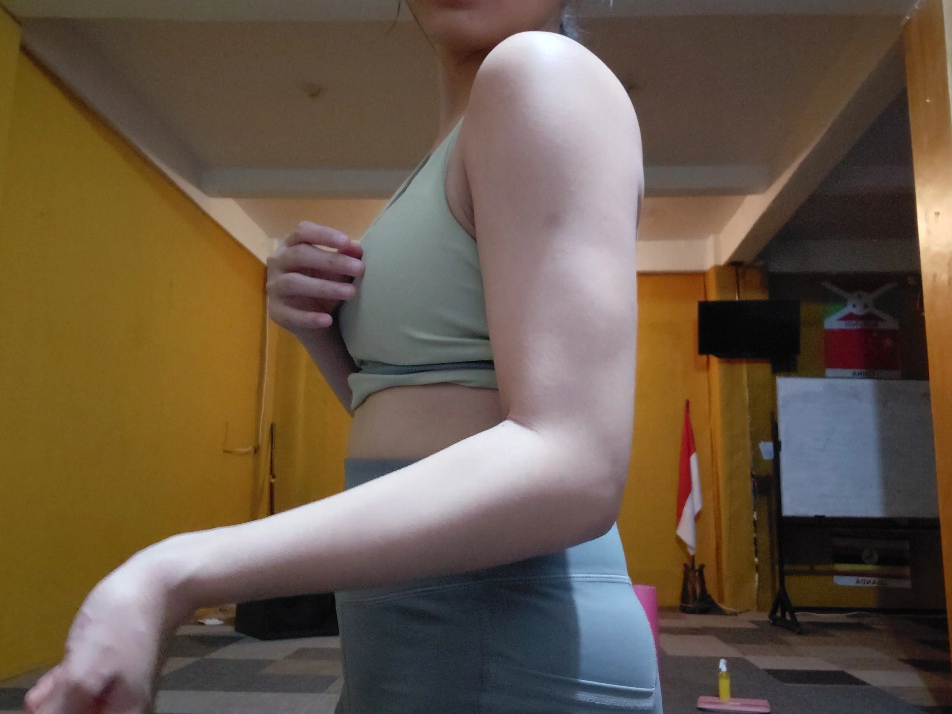 Who knows home workout can make your arms looks like this? Lol