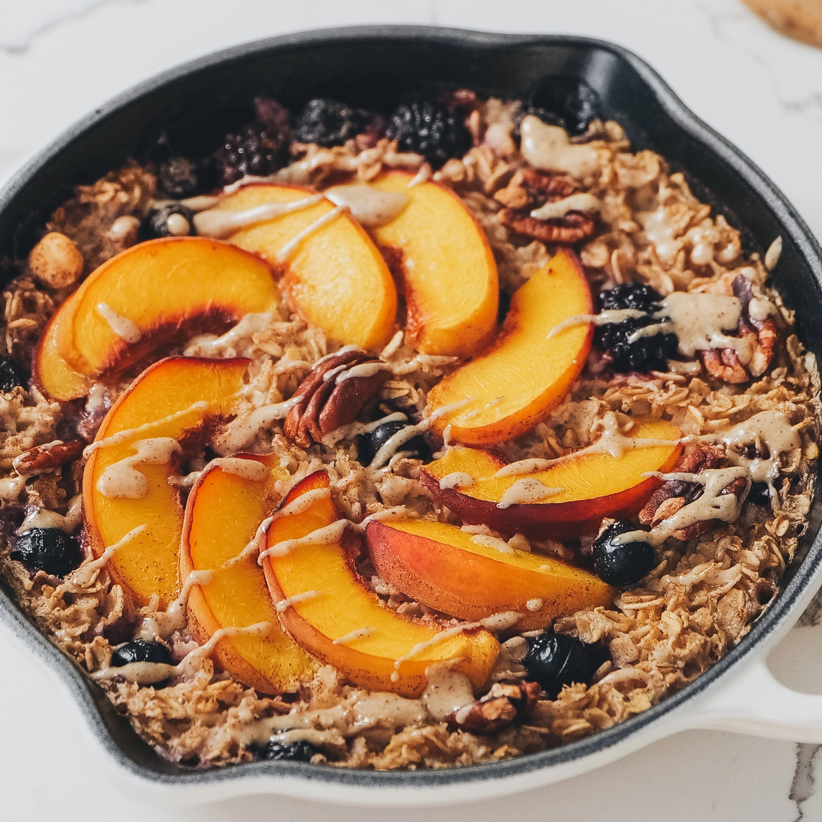Easy Peachy Berry Baked Oats - Chloe Ting Recipes