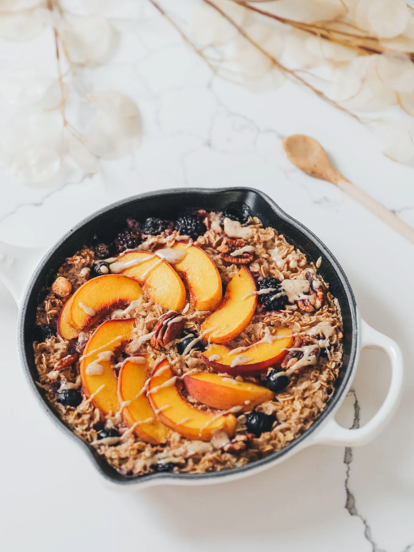 Easy Peachy Berry Baked Oats - Chloe Ting Recipes