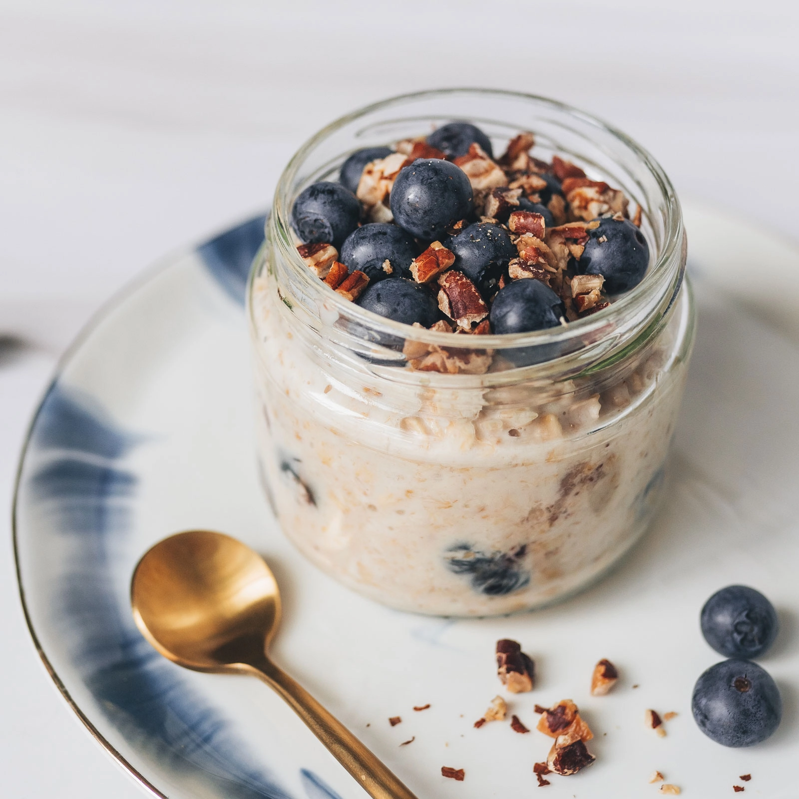 Blueberry Cheesecake Overnight Oats - Chloe Ting Recipes